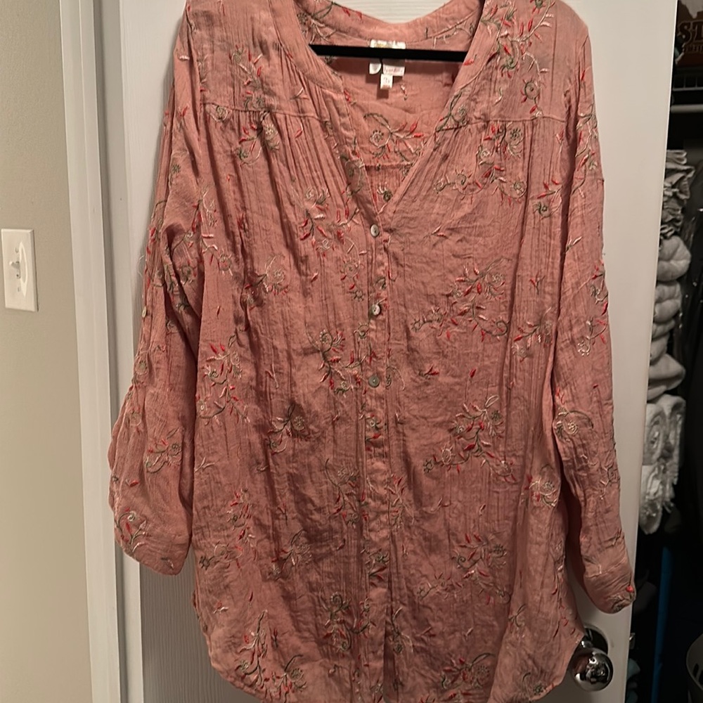 Fig and Flower dusty rose colored blouse with embroidered vines.